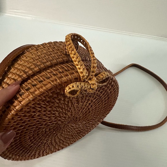 Round Rattan Handbag - Exquisite Crossbody for Women - Picture 6 of 8